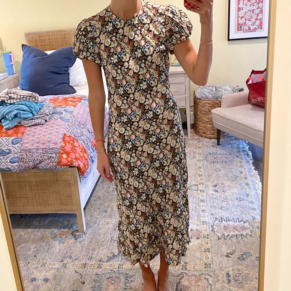 Dôen Floral Fitted Puff Sleeve Midi Dress